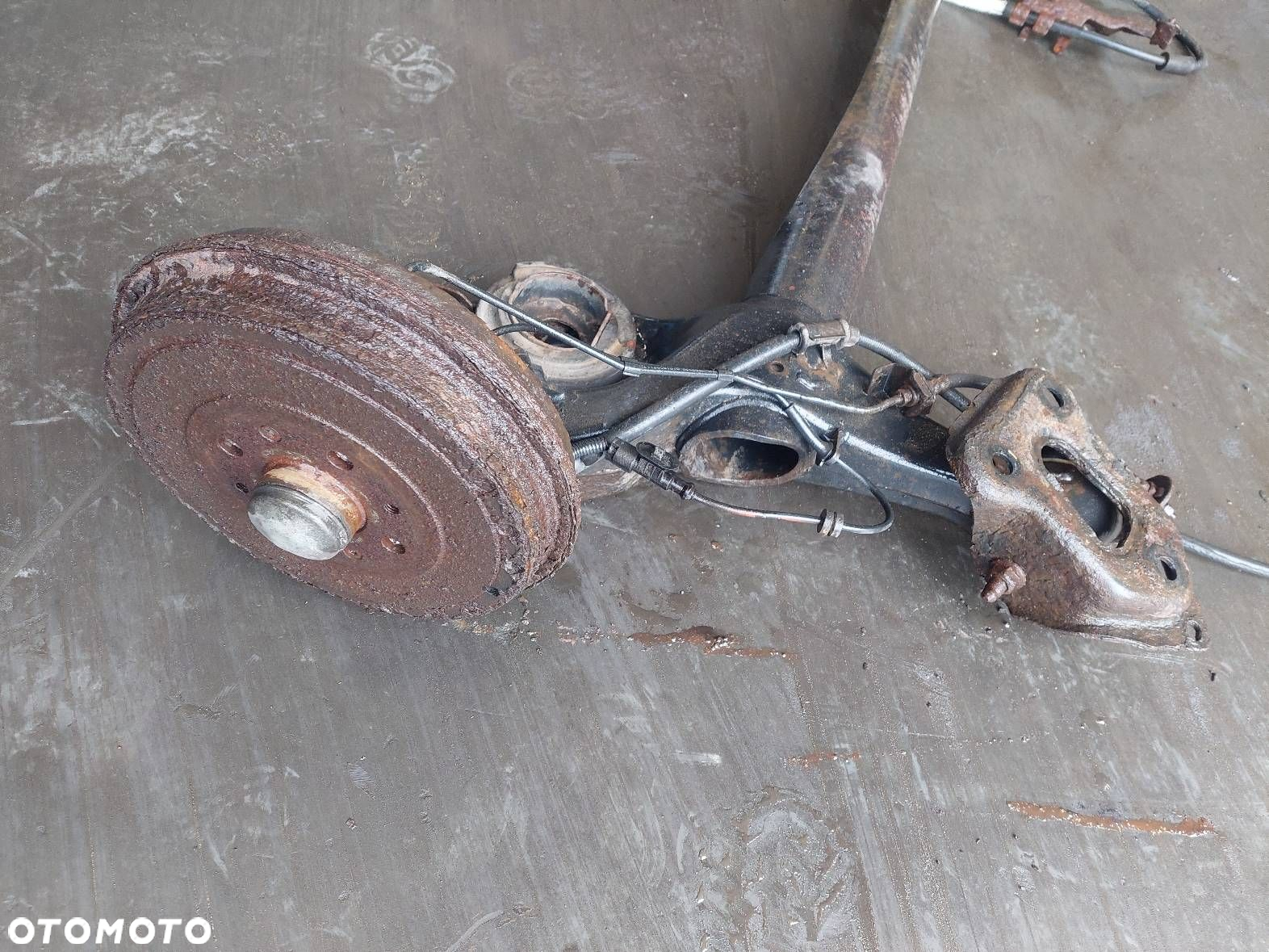 BELKA OŚ ZAWIESZENIA TYŁ BĘBNY Z ABS OPEL CORSA D - 2