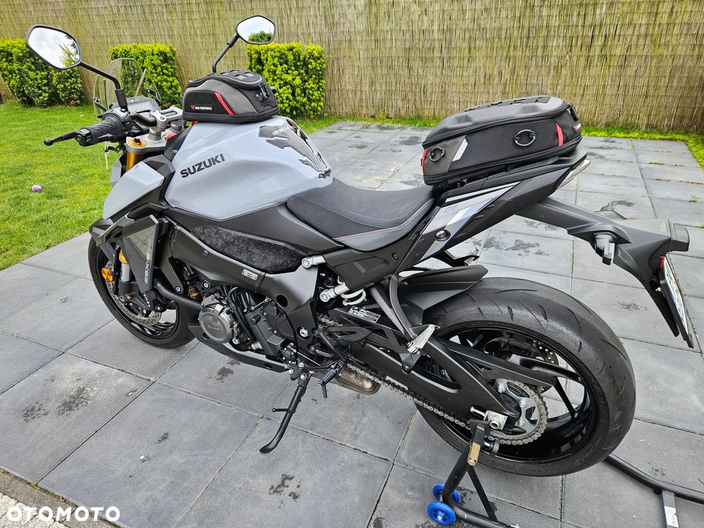 Suzuki GSX - 8