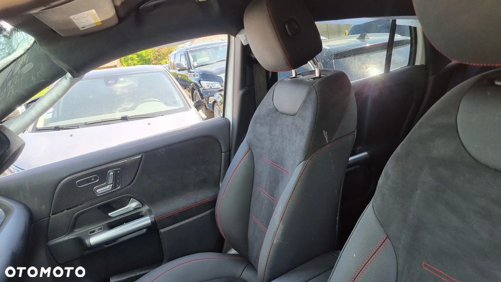 Mercedes-Benz GLA - 20