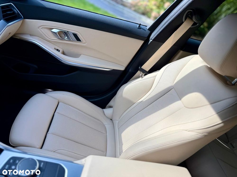 BMW Seria 3 318i M Sport - 16