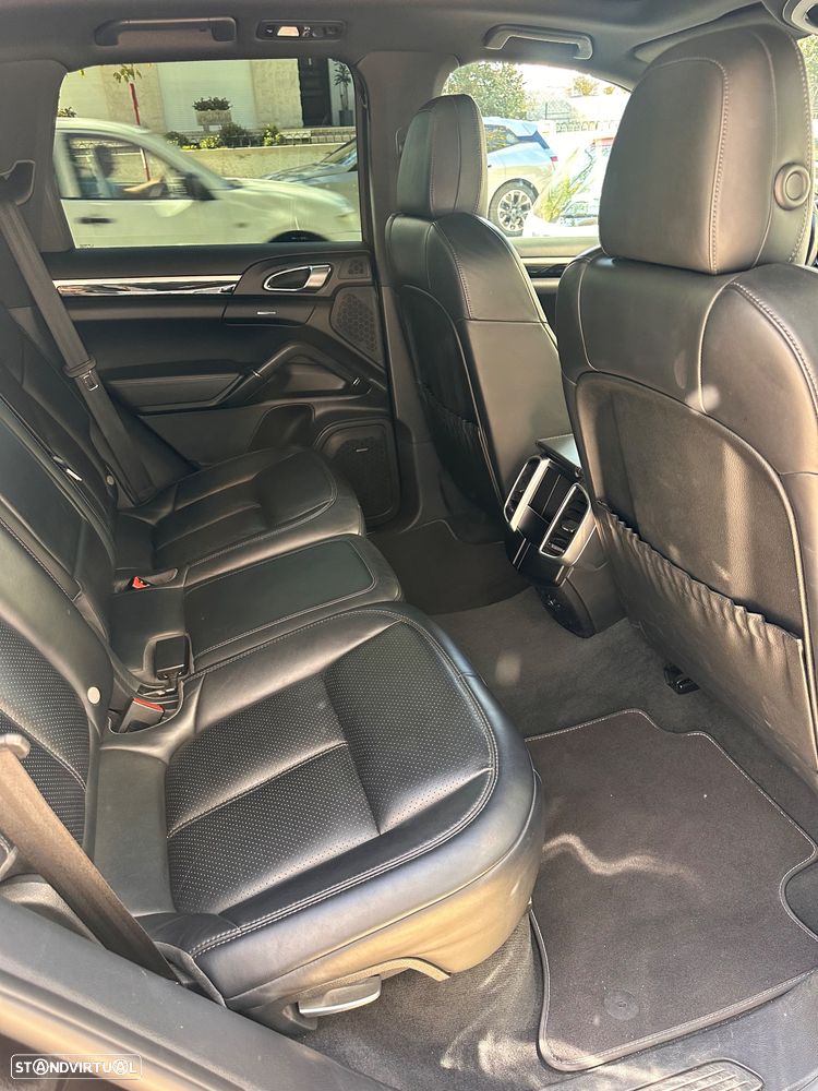 Porsche Cayenne Platinum Edition - 11