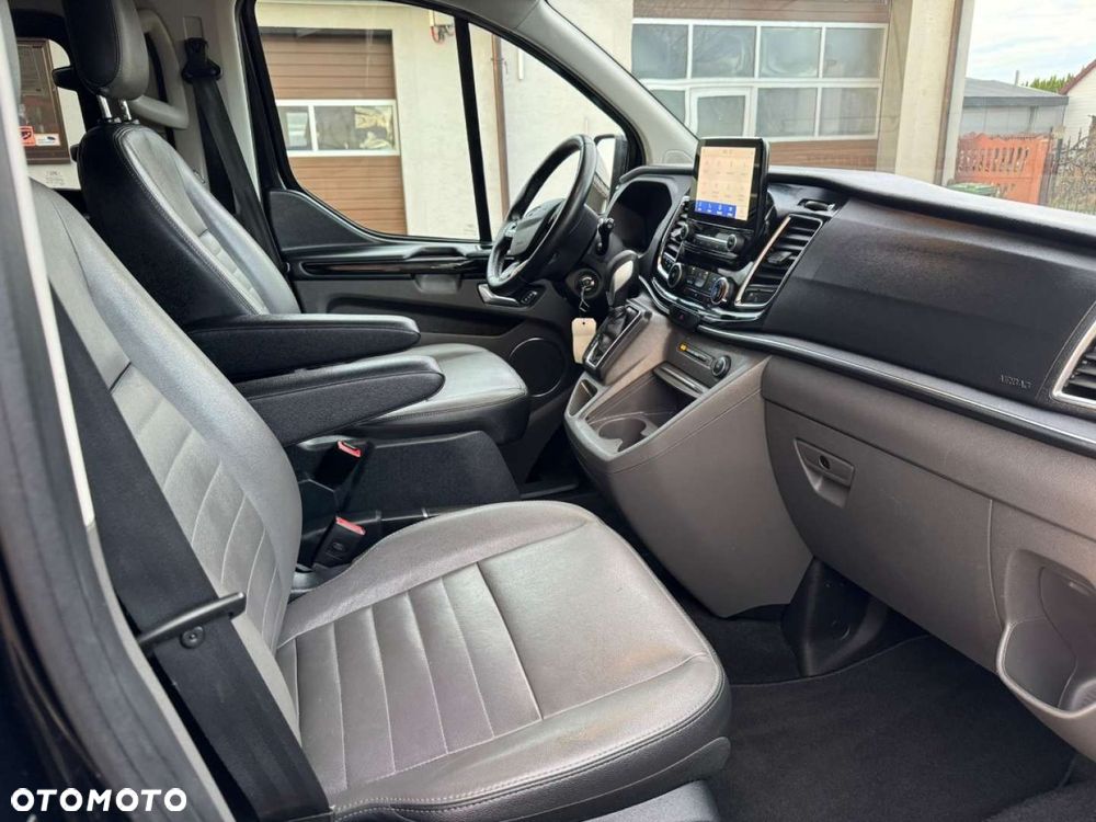 Ford Tourneo Custom - 37