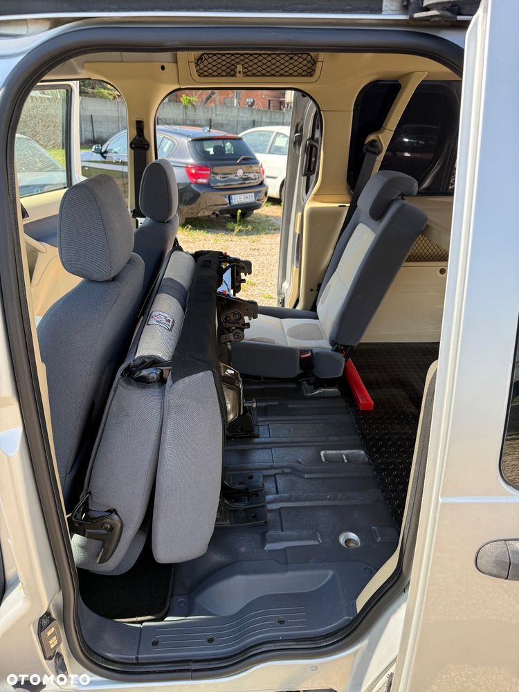 Ford Tourneo Connect - 16