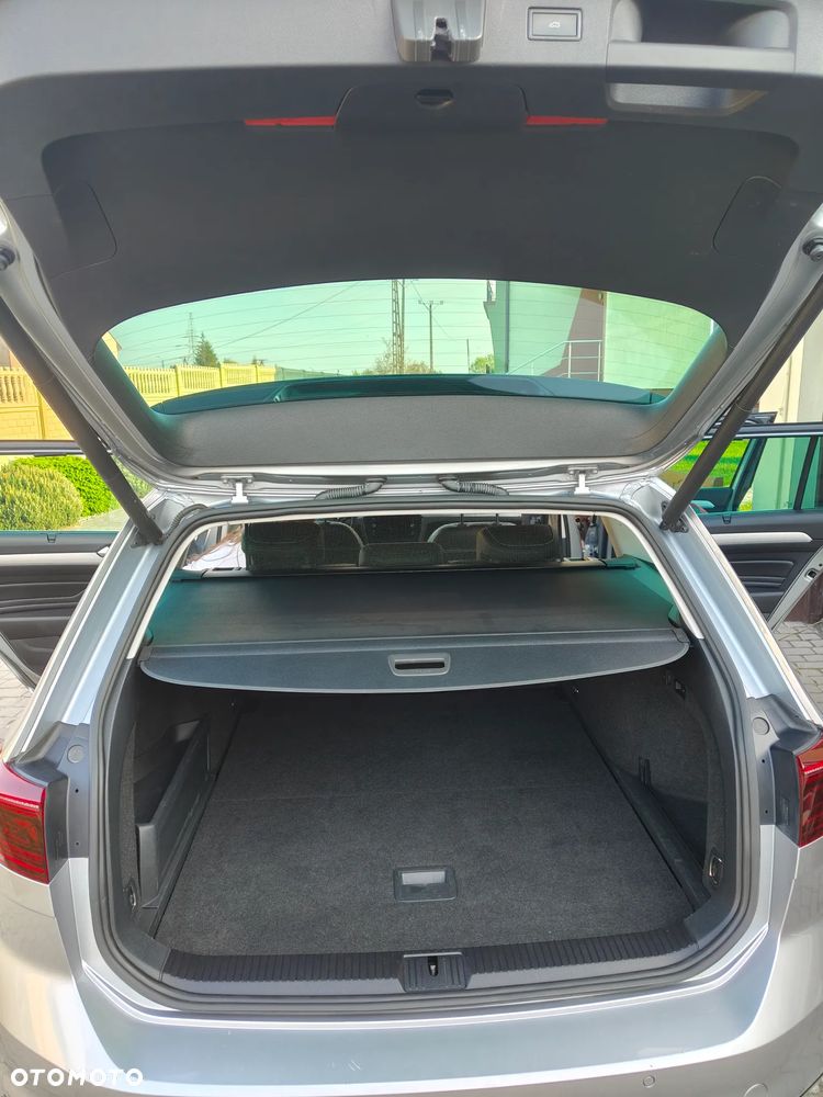 Volkswagen Passat Variant 2.0 TDI SCR DSG 4Motion Elegance - 27