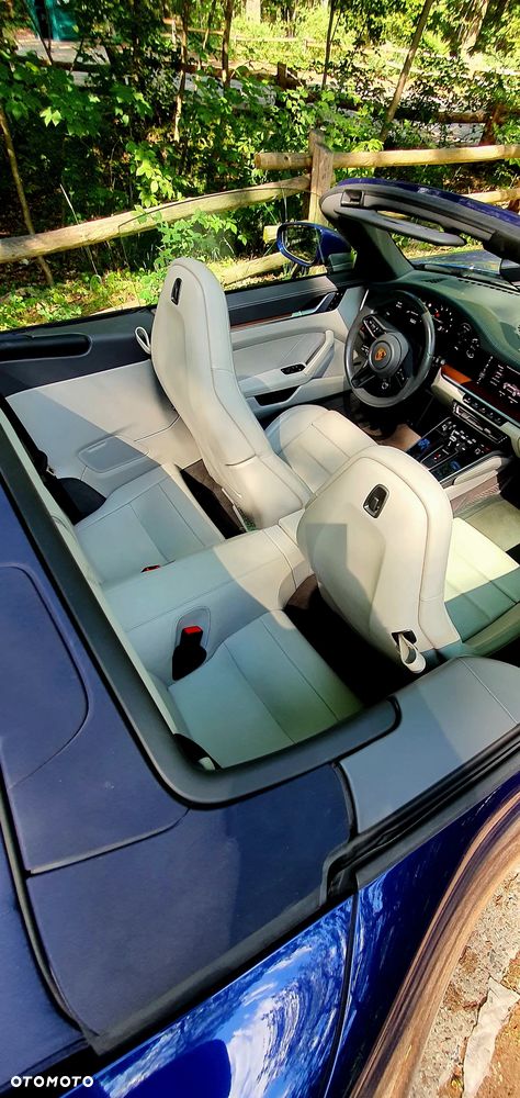 Porsche 911 Carrera 4 - 8