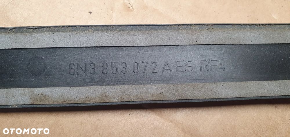 Listwa drzwi prawy przód przednia prawa VW Polo 6N2 6N3853072A - 5