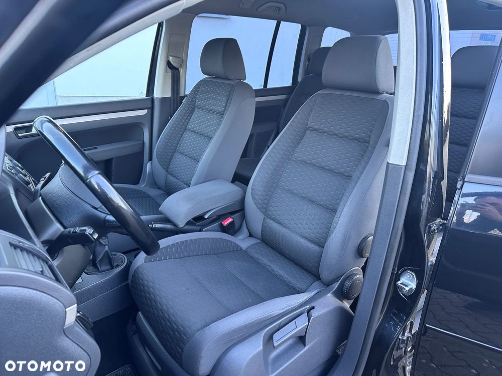 Volkswagen Touran 1.9 TDI DPF BlueMot Highline - 20