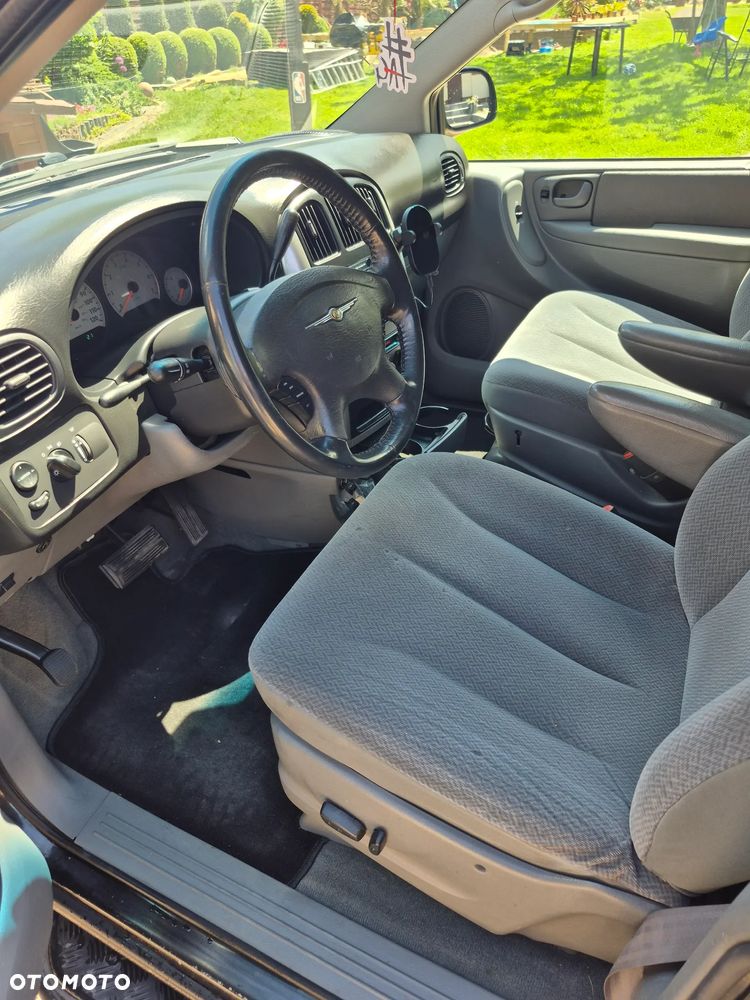Chrysler Town & Country - 5