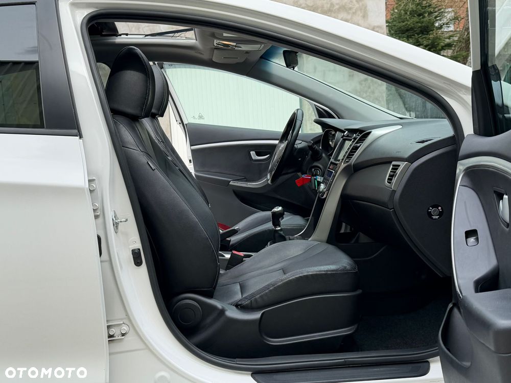 Hyundai i30 1.6 CRDi Fifa World Cup Edition - 10