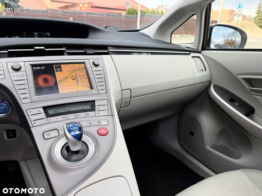 Toyota Prius 1.8 HSD Premium - 13