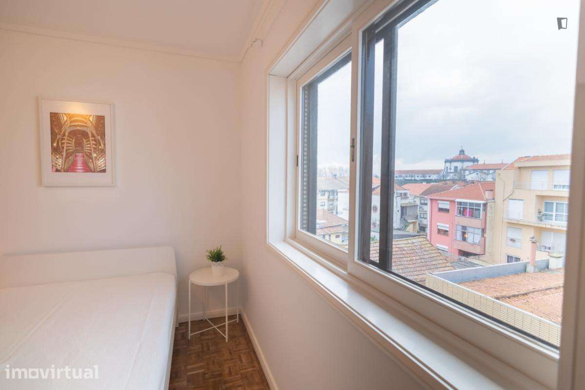 Quarto - localizado em Vila nova de gaia - Grande imagem: 2/9