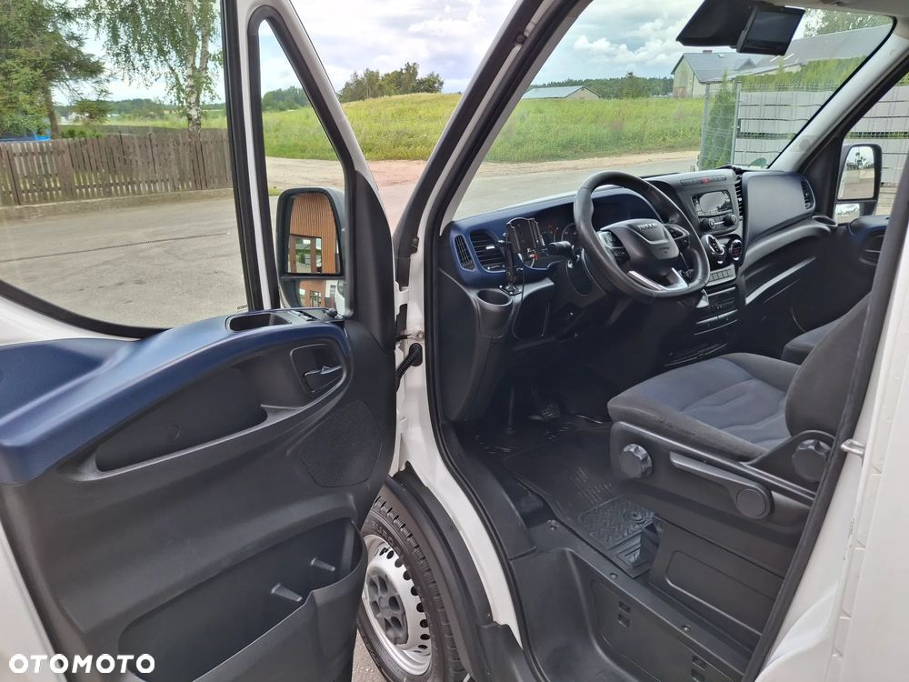 Iveco Daily 35S16 L4H2 Furgon VAN Blaszak Maxi Reflektory Full Led Euro 6 Skrzynia Biegów HI-MATIC 3 Miejsca Kamera Cofania Drzwi tylne Otwierane 270 Stopni Udźwig Haka 3500kg Radar Asystent Pasa Ruchu - 14