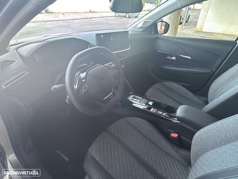 Peugeot e-208 51 kWh Allure — fotografia 13