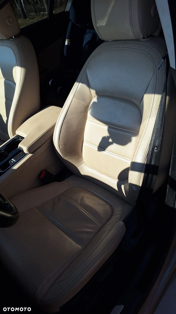 Jaguar XE 2.0 D Prestige - 14