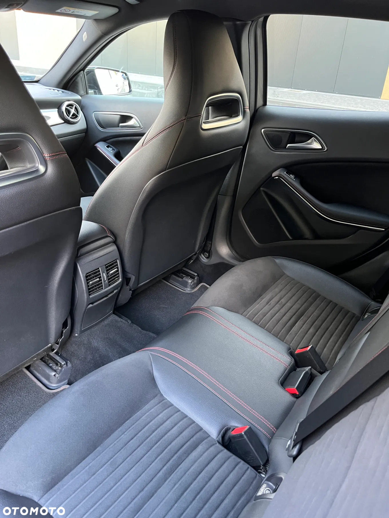Mercedes-Benz GLA 250 4-Matic AMG Line - 26