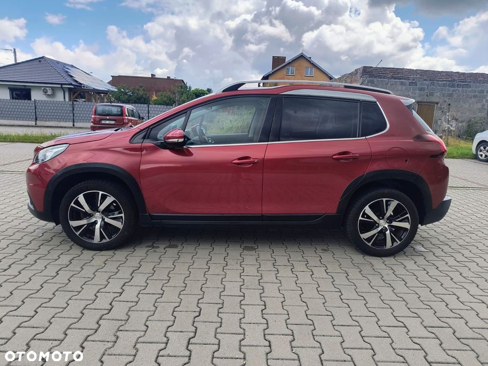 Peugeot 2008 1.2 Pure Tech Allure S&S - 17