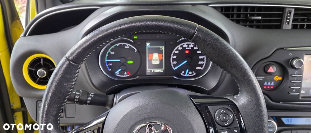 Toyota Yaris - 25