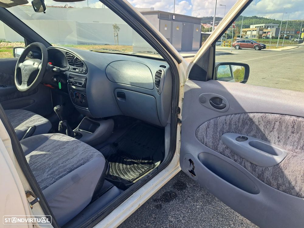 Mazda 121 1.25 - 17