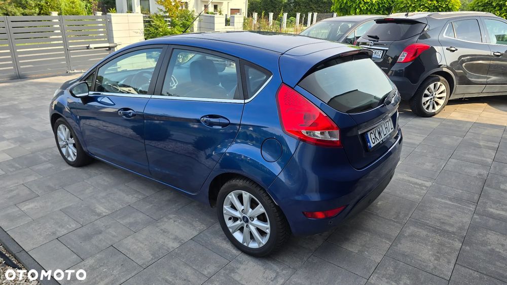 Ford Fiesta 1.6 TDCi DPF Ghia - 5