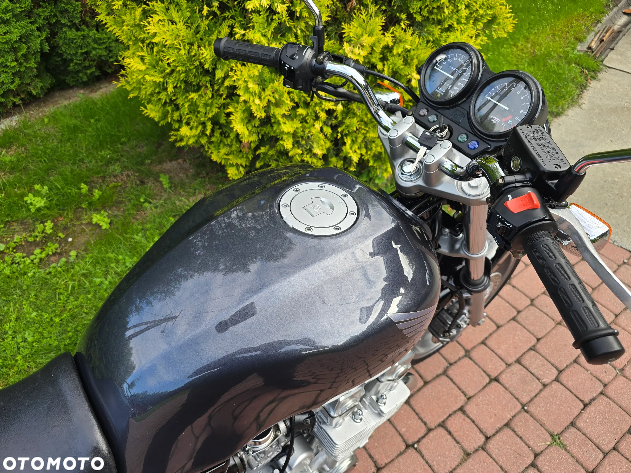 Honda CB - 12
