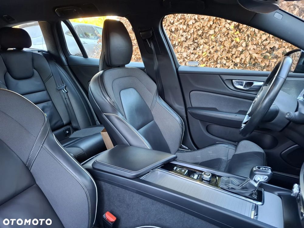 Volvo V60 D3 R-Design - 23
