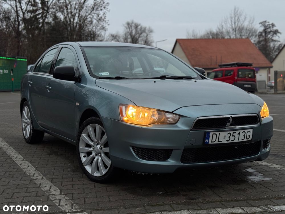 Mitsubishi Lancer 1.8 CVT Invite - 1