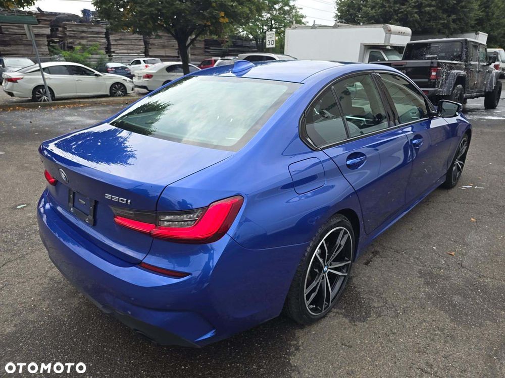BMW Seria 3 330i xDrive M Sport - 4