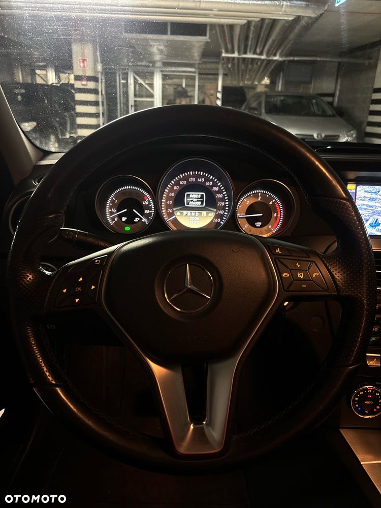 Mercedes-Benz Klasa C 250 CDI BlueEff Avantgarde 4-Matic - 13