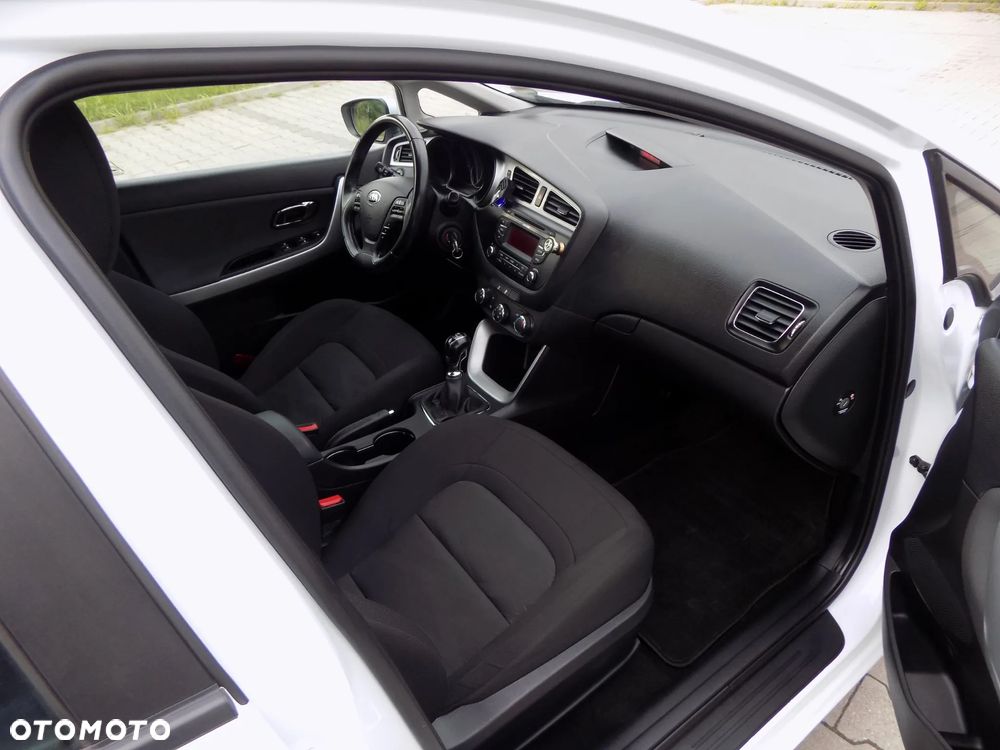 Kia Ceed - 10