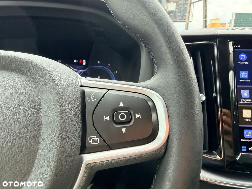 Volvo XC 60 B4 D AWD Momentum Pro - 27