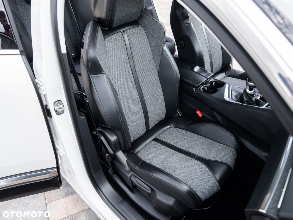 Peugeot 3008 PureTech 130 Stop & Start Allure - 30