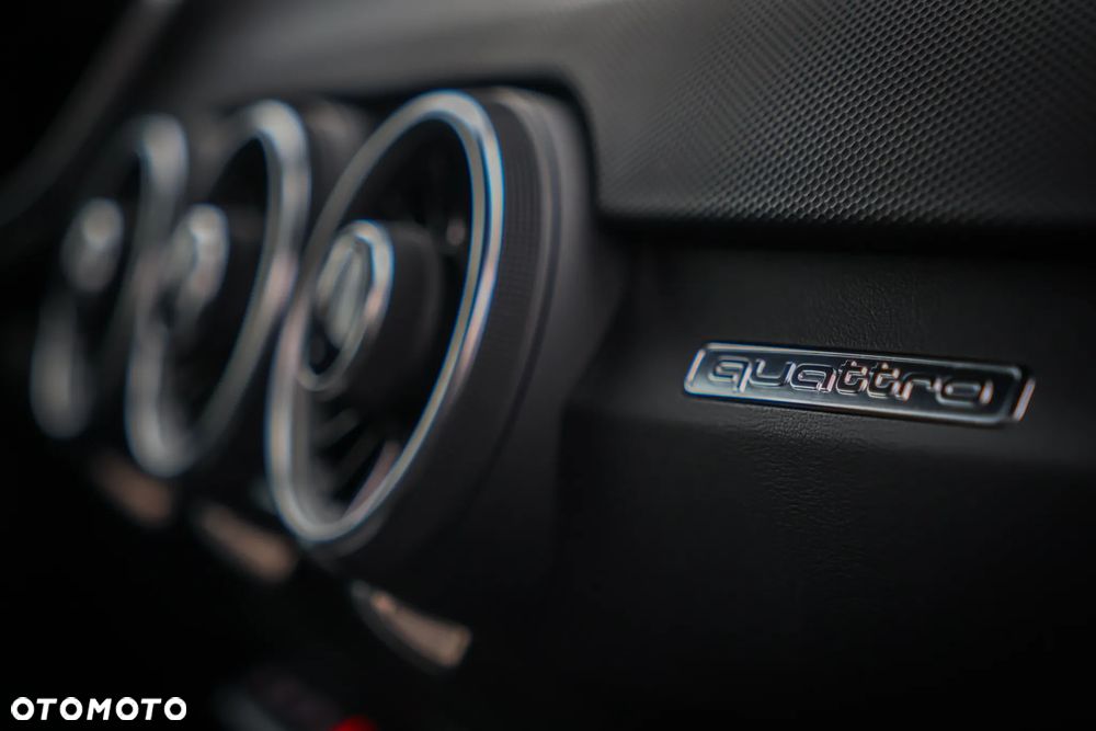 Audi TT S Coupé - 12