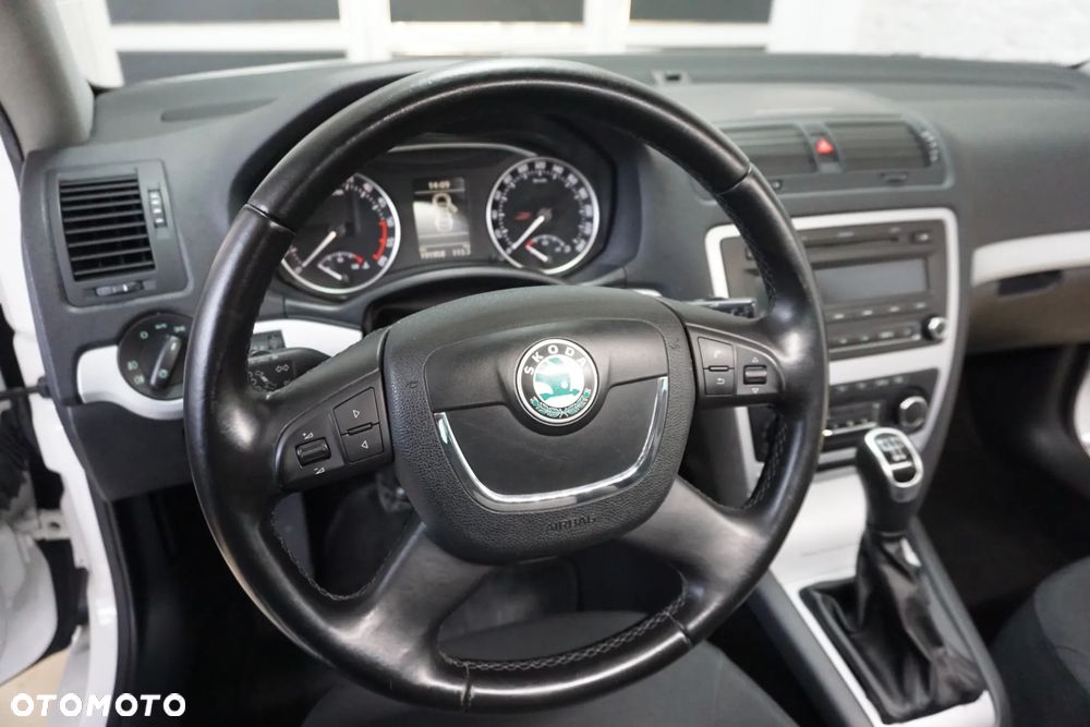 Skoda Octavia 1.6 TDI DPF Ambiente - 22