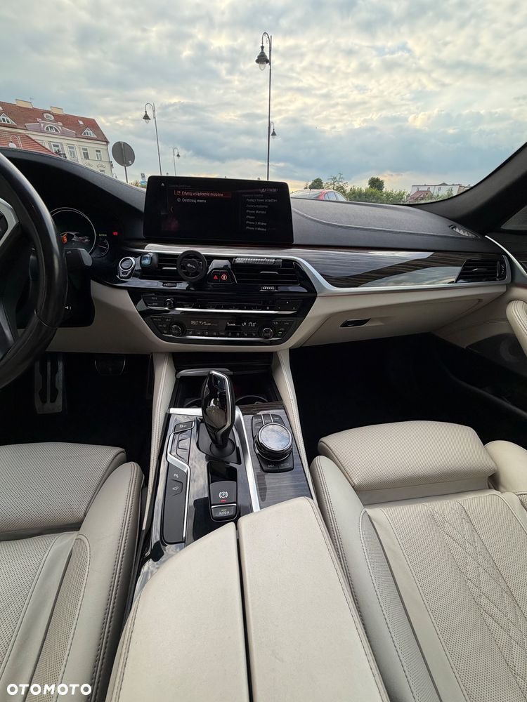 BMW Seria 5 M550i xDrive - 19
