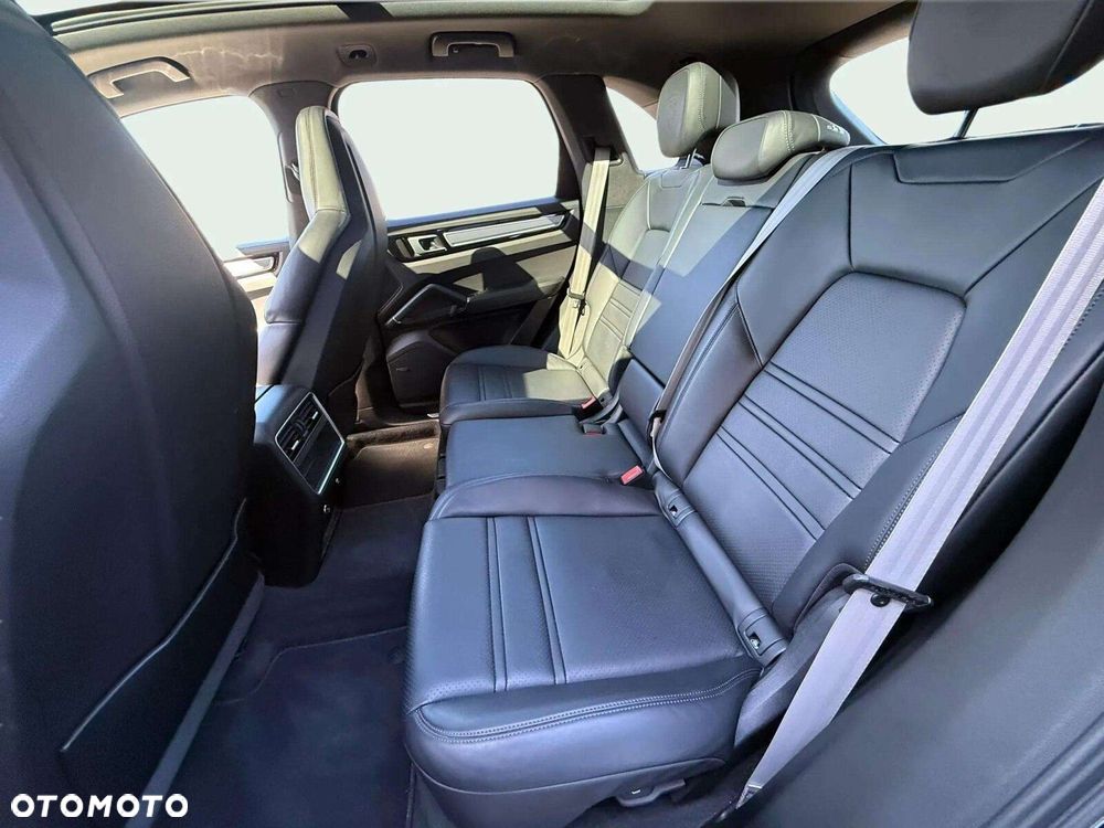 Porsche Cayenne - 12