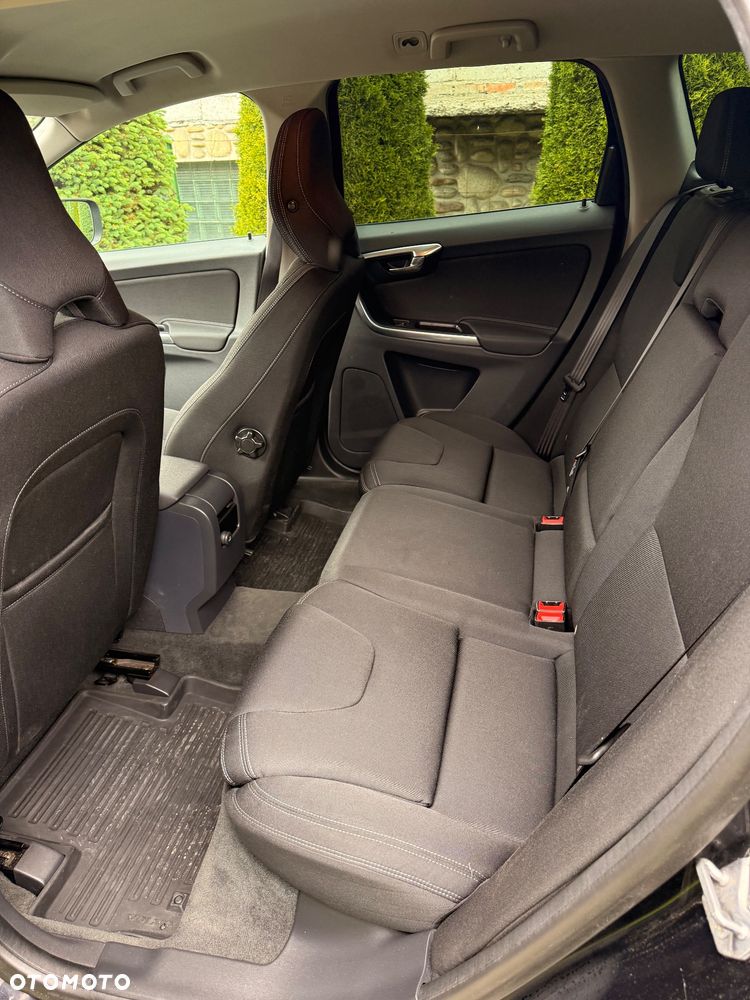 Volvo XC 60 D5 AWD Kinetic - 8