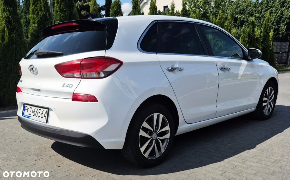 Hyundai i30 1.6 CRDi BlueDrive Premium DCT - 11