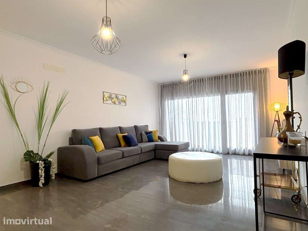 Apartamento T1 + 1 com garagem na Nazaré - Grande imagem: 2/33