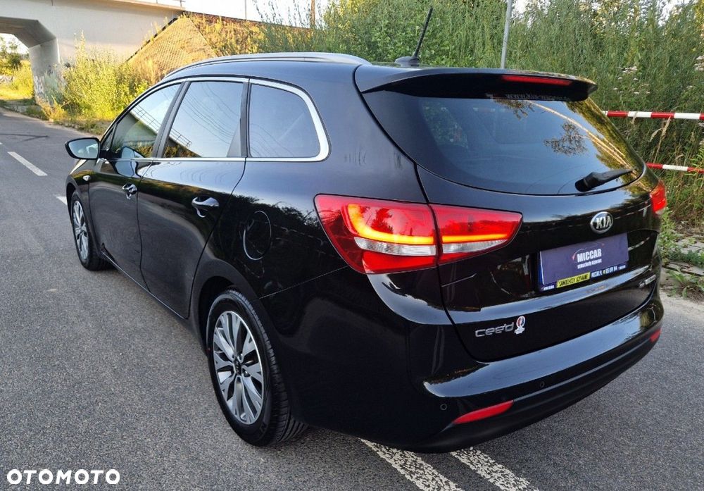 Kia Ceed 1.6 GDI Fifa World Cup Edition - 6