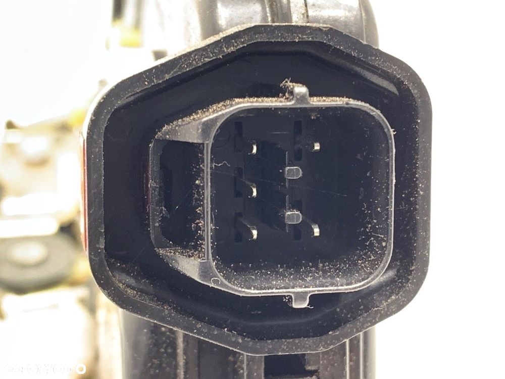 ZAMEK DRZWI PRAWY PRZÓD  HYUNDAI SANTA FÉ I (SM) 2000 - 2006 2.4 16V 4x4 107 kW [146 KM] benzyna - 3