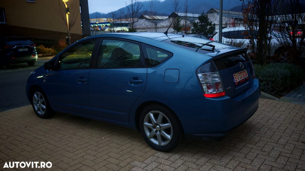 Toyota Prius (Hybrid) - 5