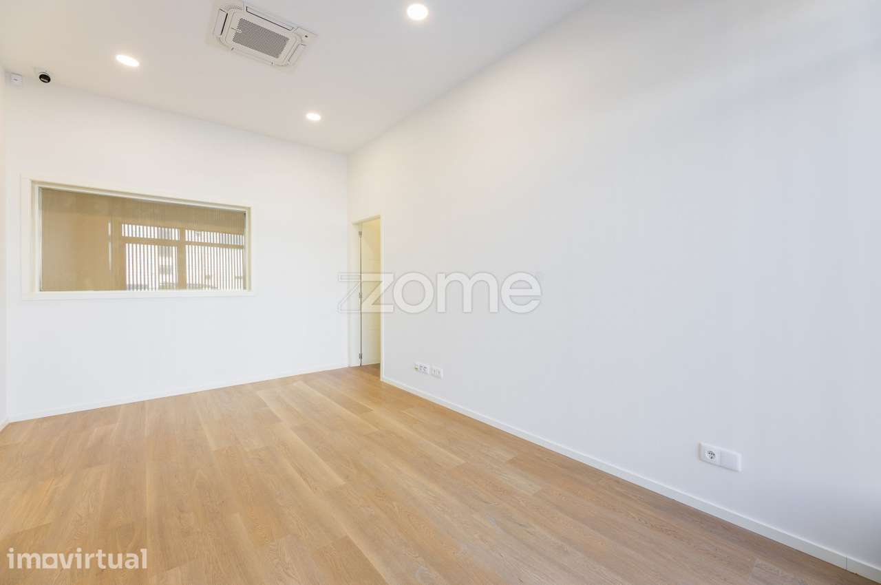 Pavilhão Novo R/chão c/ 297m2 em S. Vítor - Braga - Grande imagem: 4/25