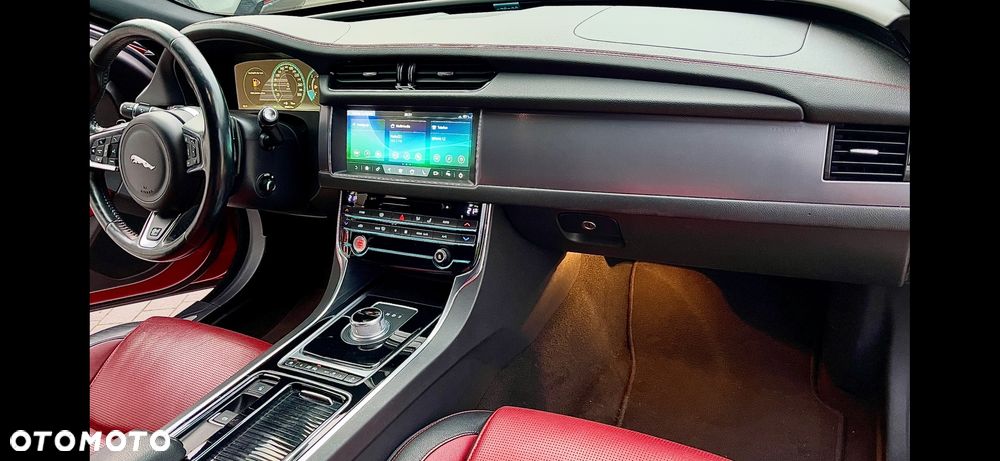 Jaguar XF 2.0 i4D R-Sport - 10