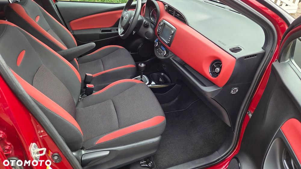 Toyota Yaris Hybrid 100 Selection Platinum - 19