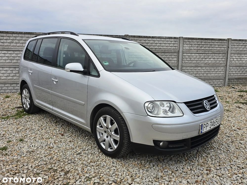 Volkswagen Touran 2.0 TDI Trendline DSG - 2