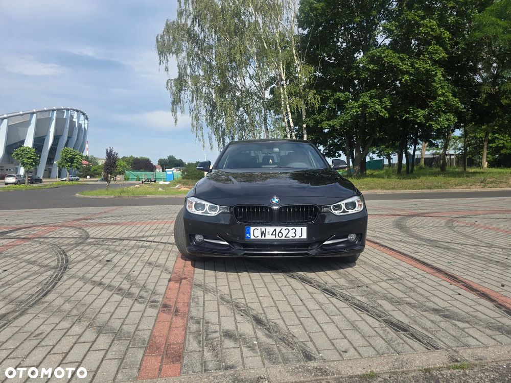 BMW Seria 3 318d DPF Edition Sport - 2
