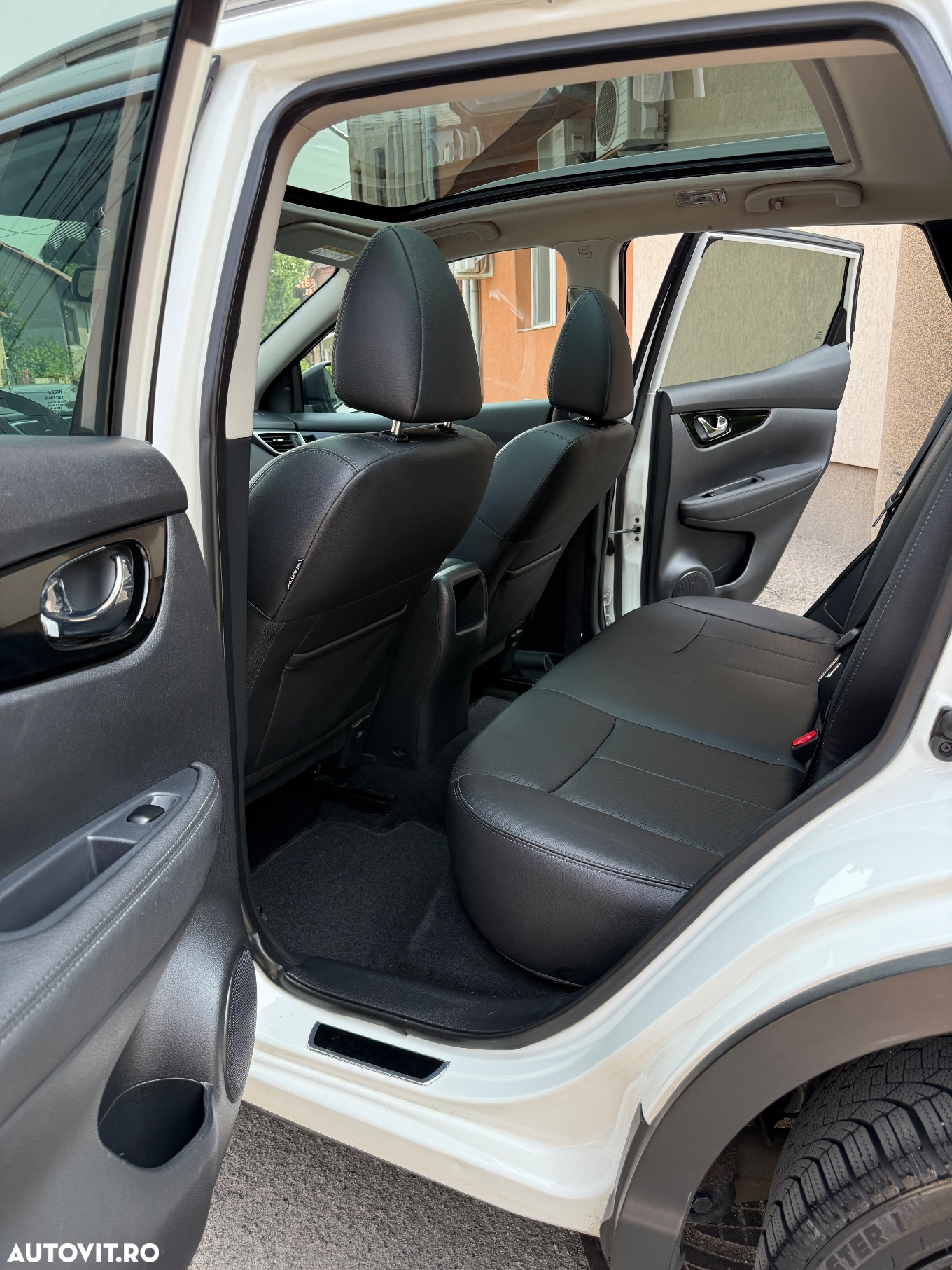 Nissan Qashqai 1.6 DCI Xtronic TEKNA - 9