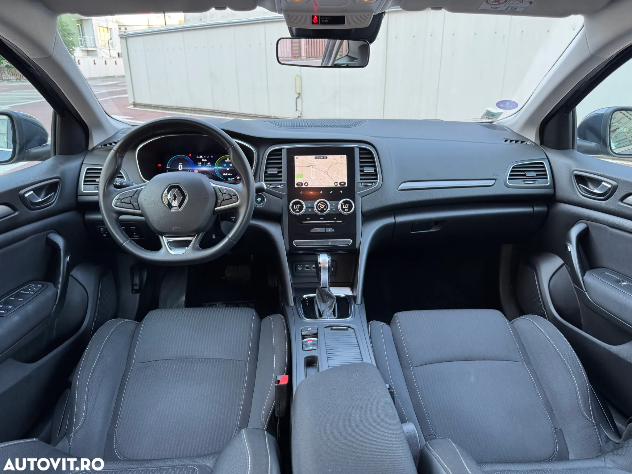 Renault Megane Grandtour E-TECH Plug-in 160 BUSINESS EDITION - 3