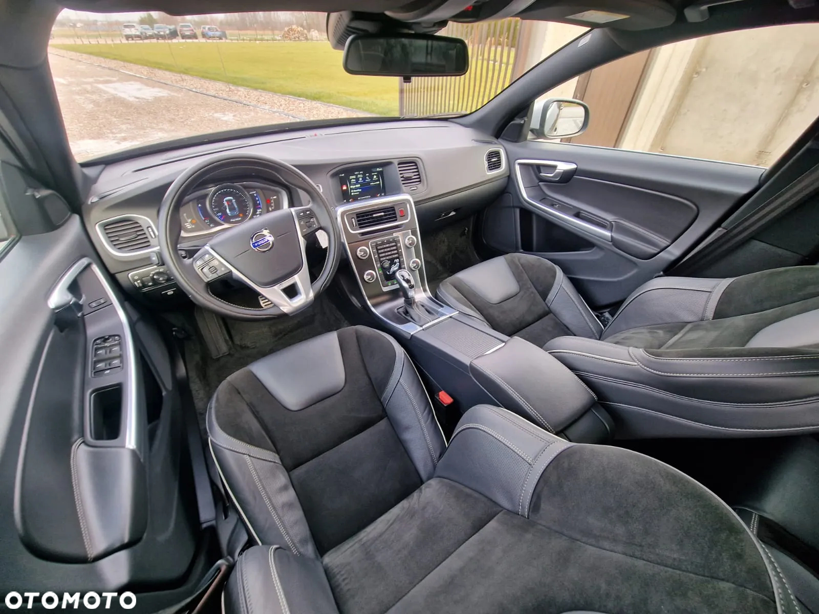 Volvo V40 D3 R Design - 16
