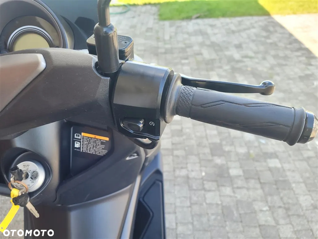 Yamaha NMAX - 10